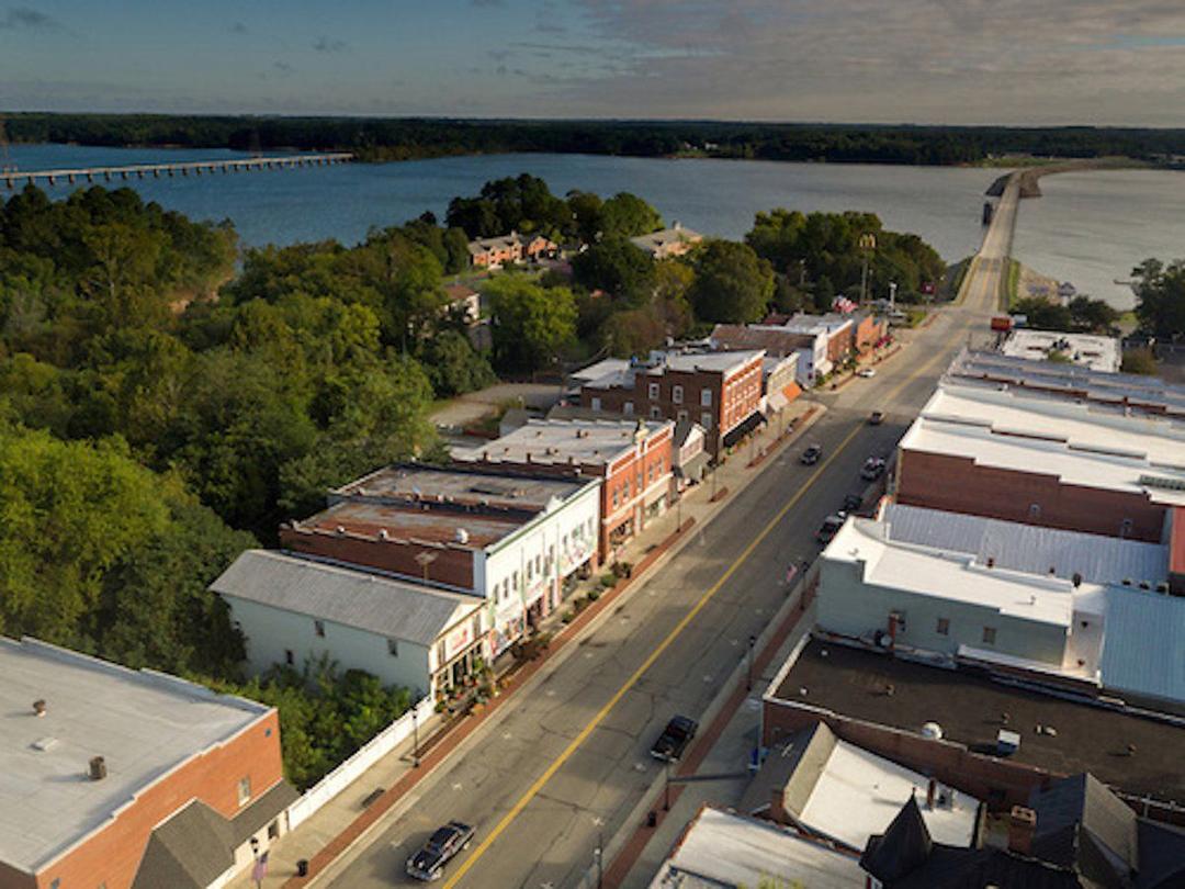 Historic Downtown Stroll Getaway SVL